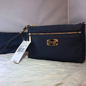 NWT Michael Kors Jet Set Signature Leather Wristlet Navy.